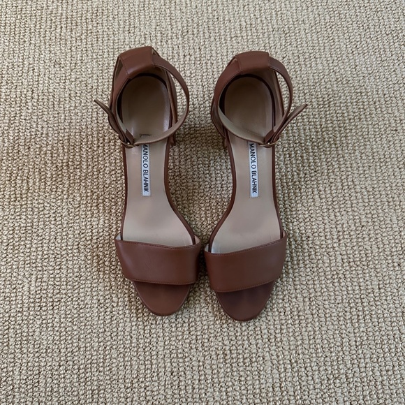 Manolo Blahnik Shoes - Manolo Blahnik Leather Pumps, Size 37